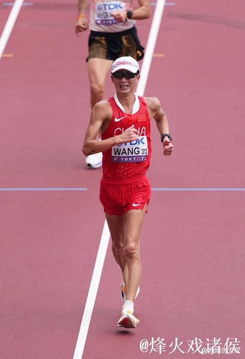 中国选手王朝朝田径世锦赛男子20公里竞走摘银